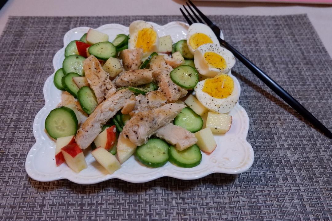 煎鸡胸肉蔬菜沙拉