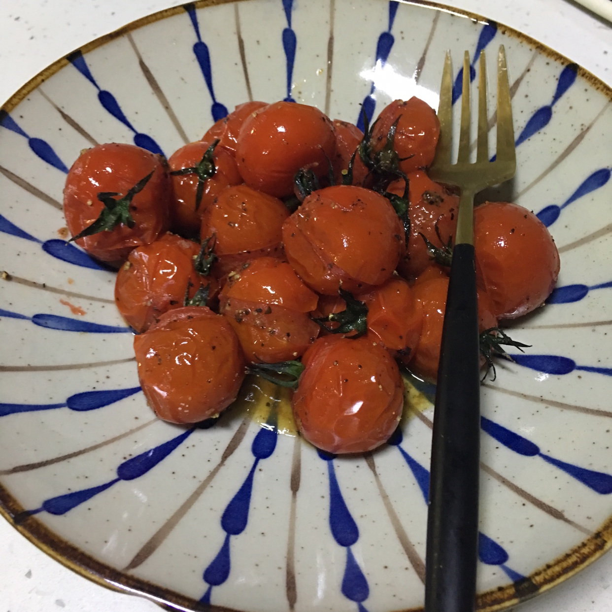 〖快手烤箱菜〗烤樱桃番茄的做法 步骤1
