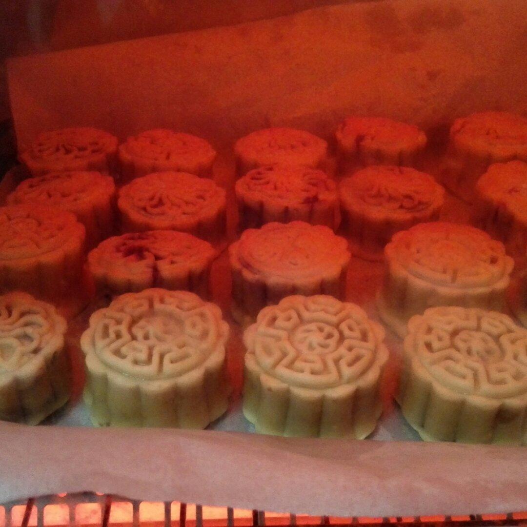 广式月饼——蛋黄莲蓉月饼