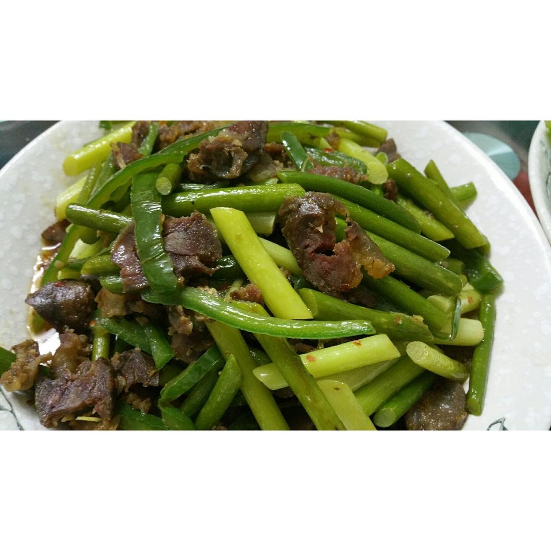蒜台炒肉丝