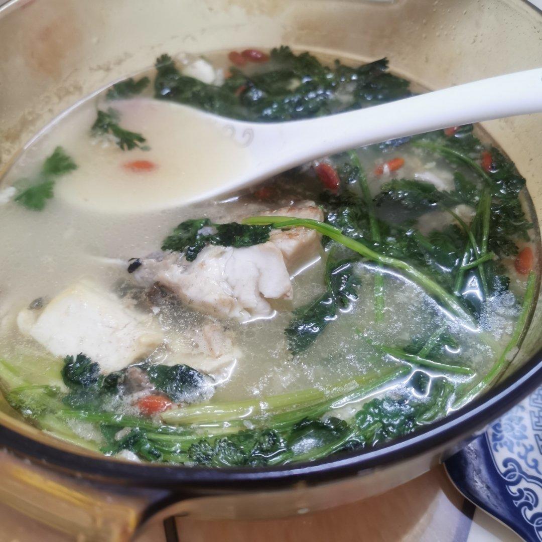 香菜鱼头豆腐汤