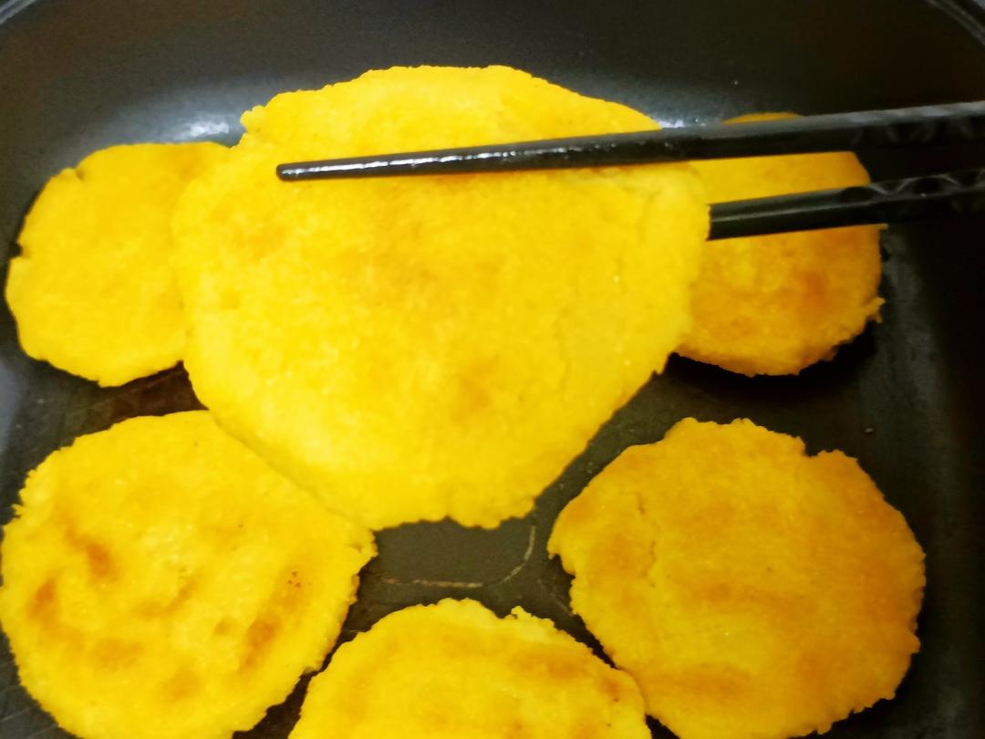 低脂饱腹的焦香玉米饼的做法