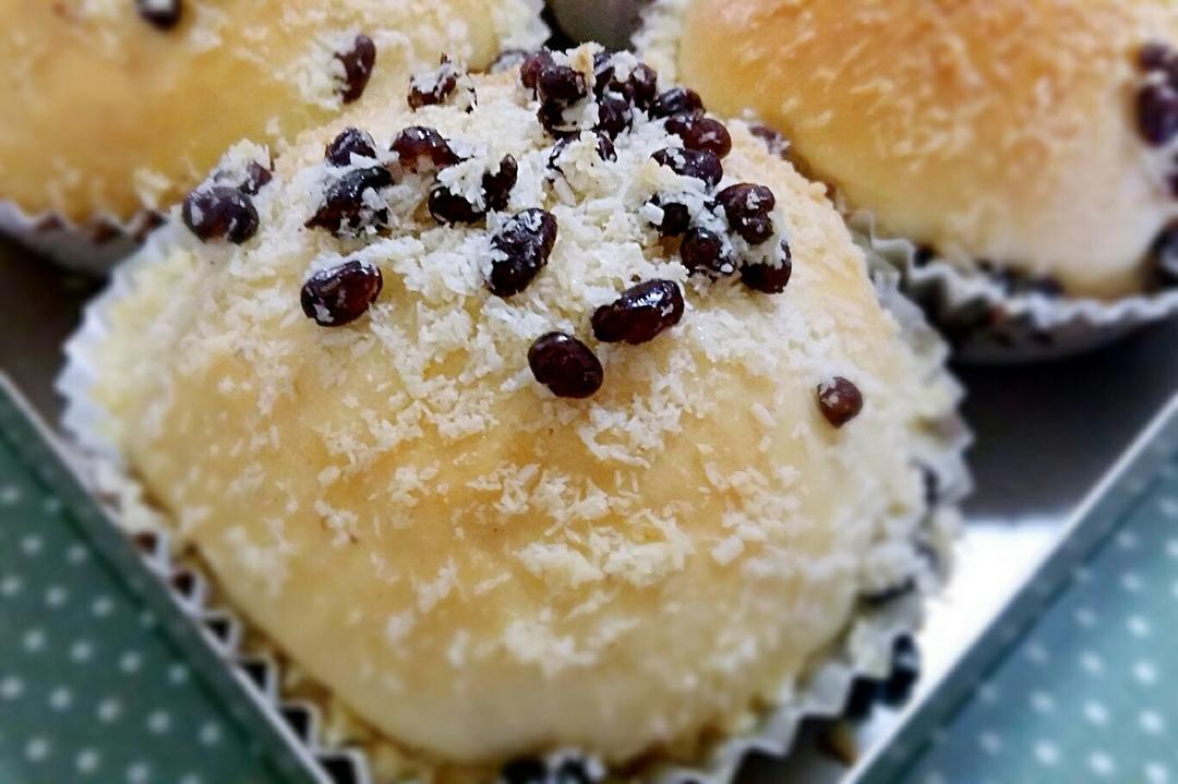 椰蓉蜜豆泡浆面包