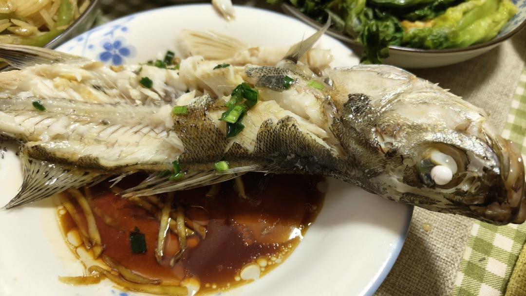 蒸鲈鱼