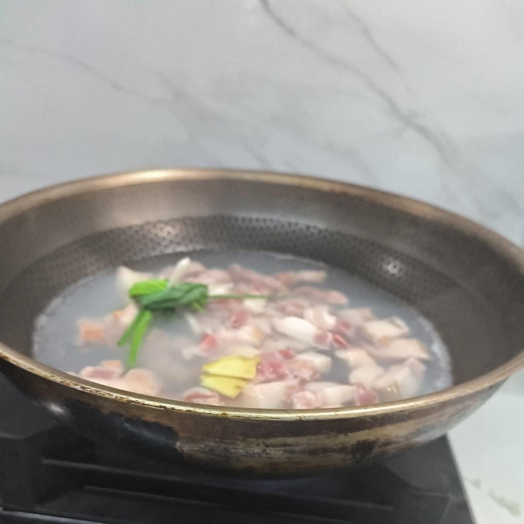 红烧肉炖鹌鹑蛋