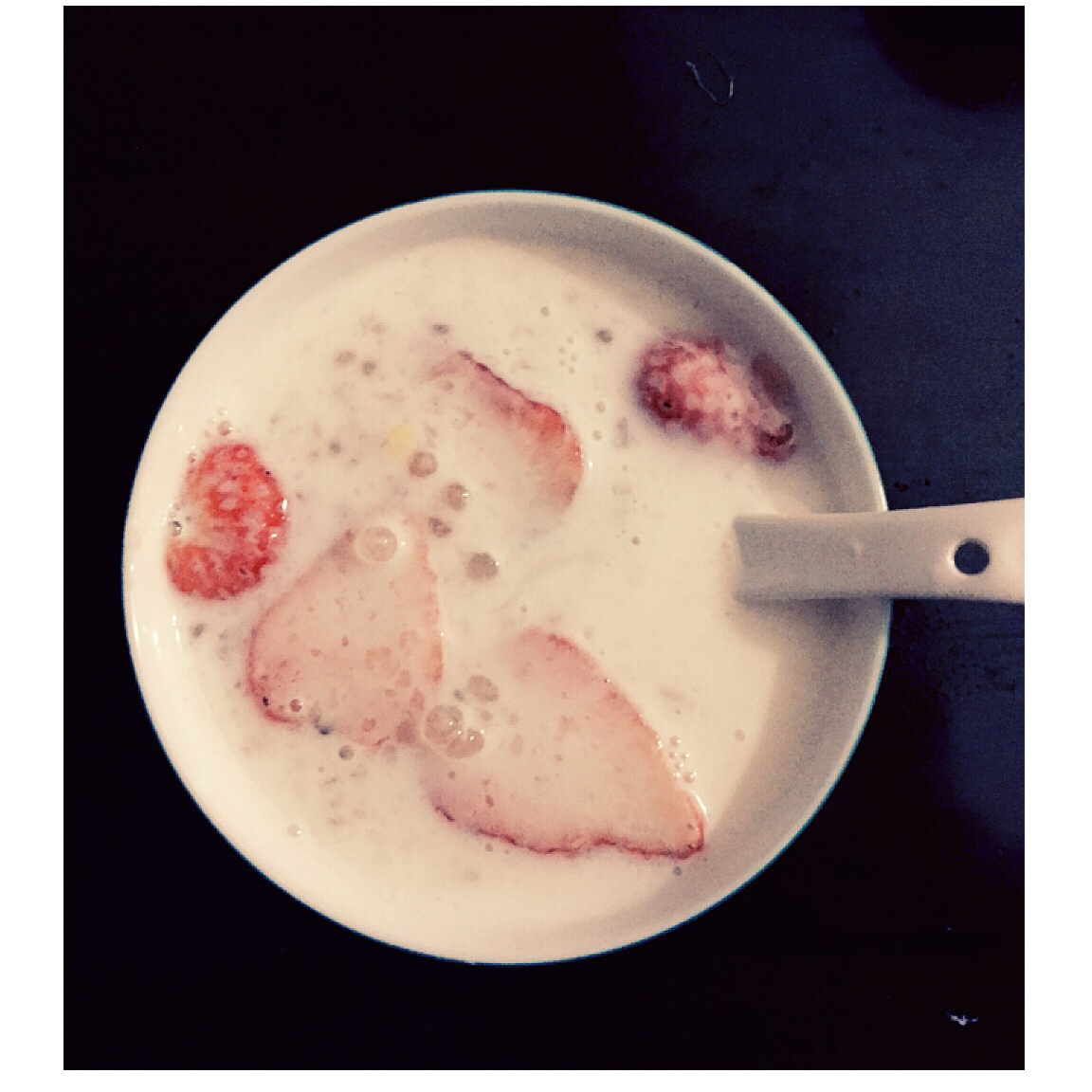 牛奶草莓西米露