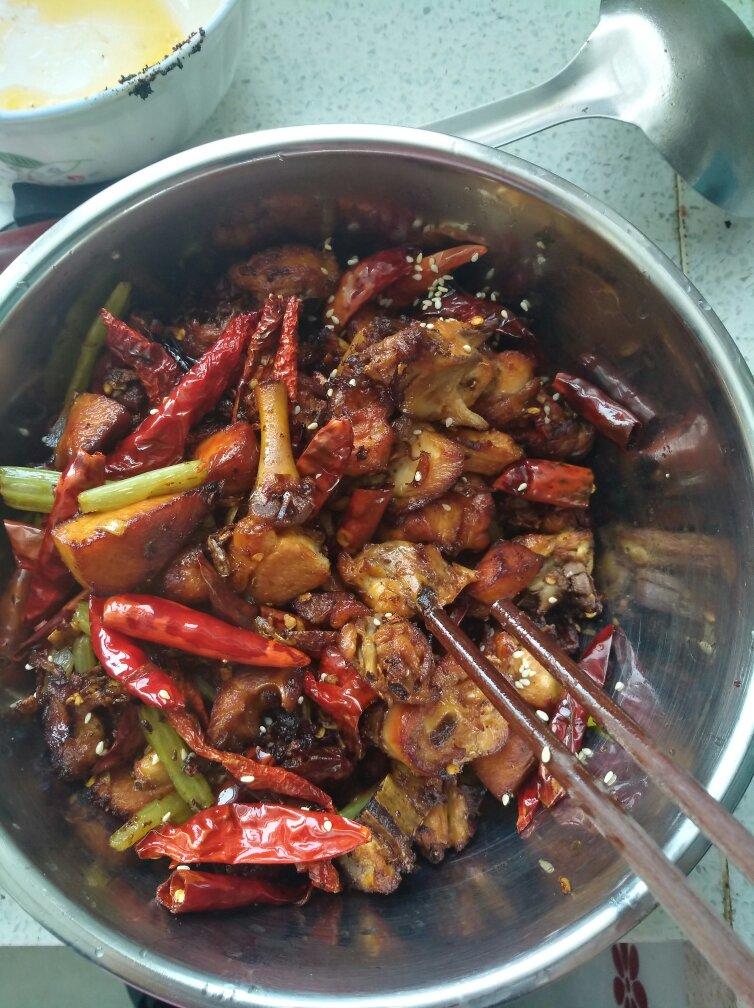 新疆正宗柴窝铺辣子鸡