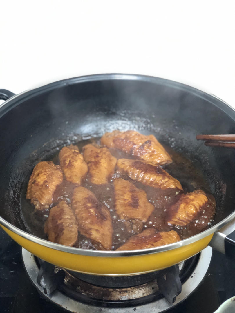 厨师长教你：“可乐鸡翅”的家常做法，味道鲜嫩可口，先收藏起来