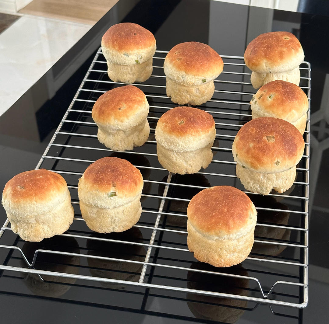 咸香松软，低油糖的香葱/迷迭香土豆餐包