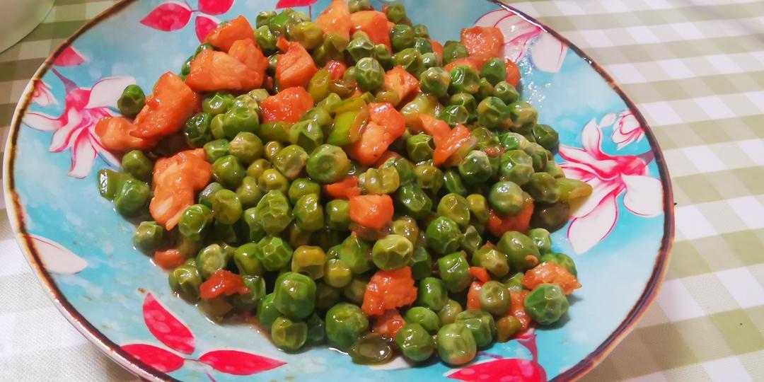 豌豆米炒鸡丁