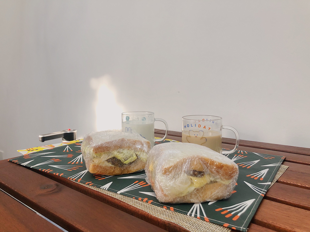 鸡蛋菠菜三明治，复刻面包和汤和猫咪好天气
