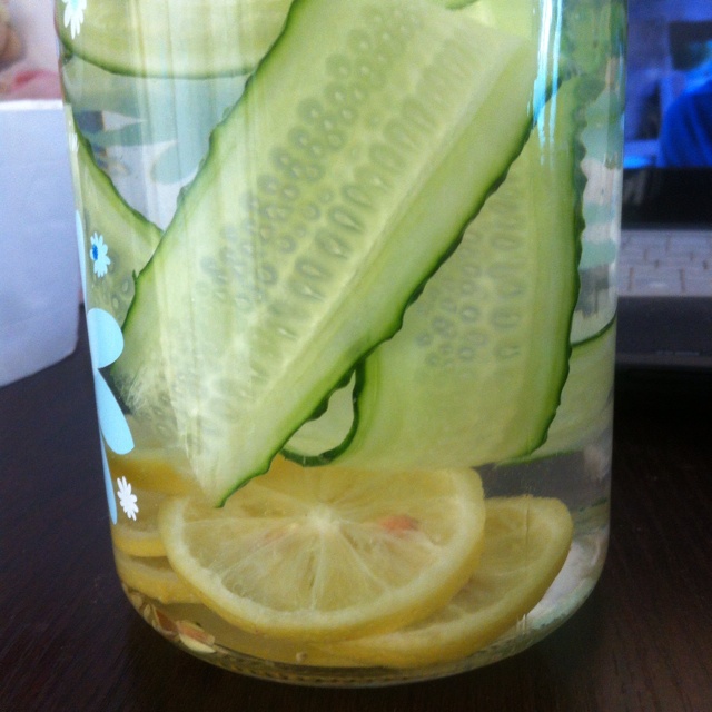 懒猫温暖做的黄瓜柠檬水