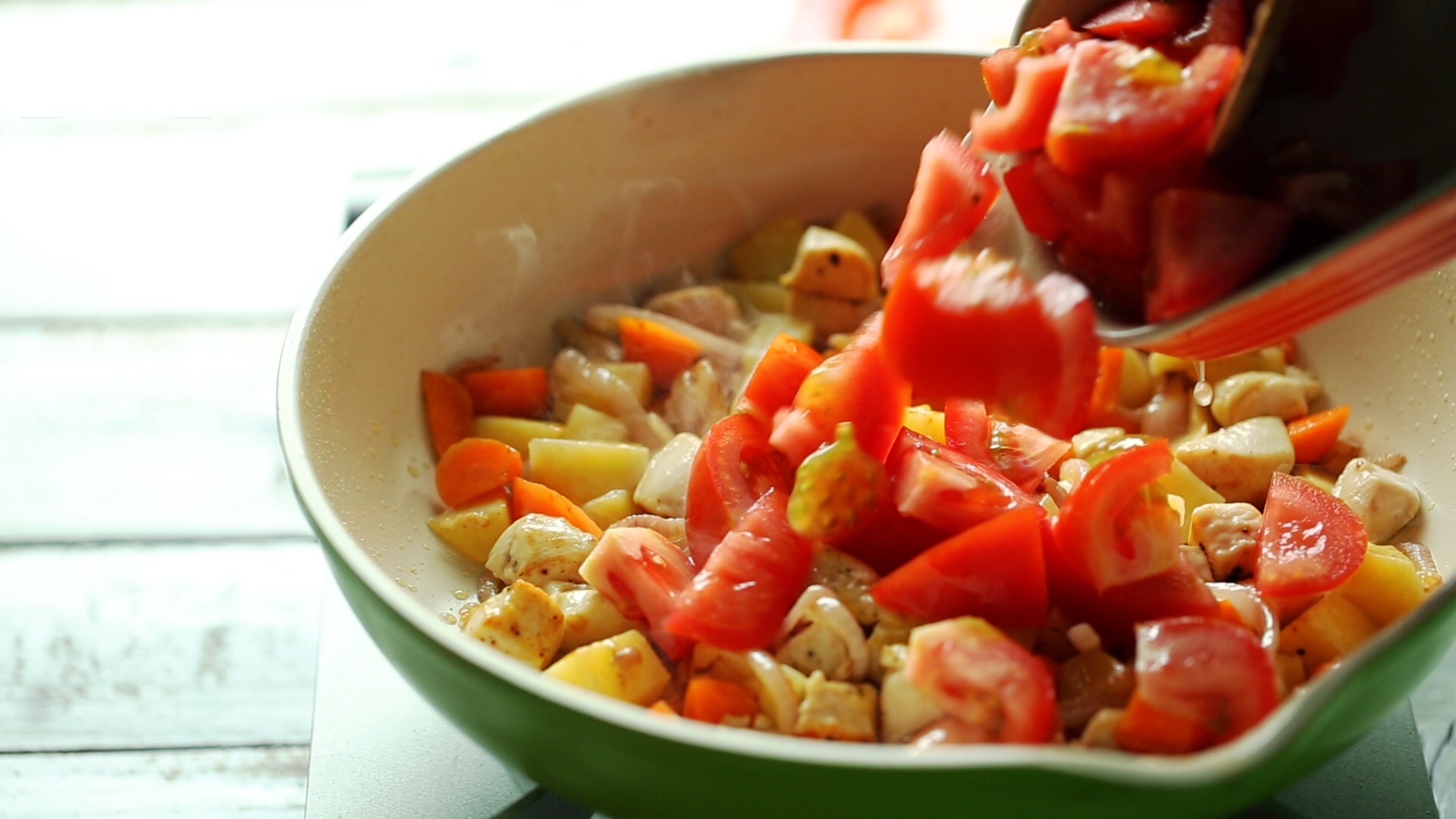 夏日懒人菜单——番茄鸡肉浓情芝士焗饭的做法 步骤5