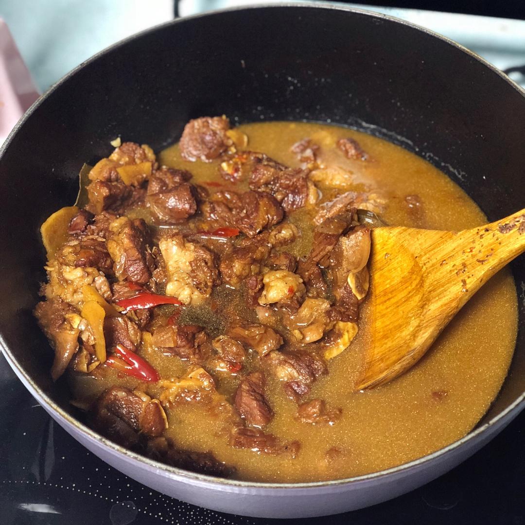 宋小羊羊羊羊羊做的铸铁锅红烧牛腩