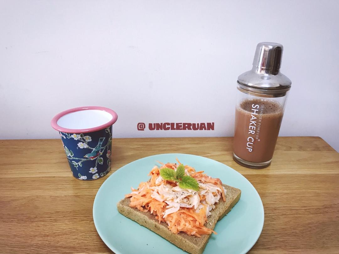 胡萝卜蟹柳丝温沙拉【健康小食】