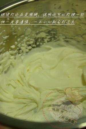如何打发淡奶油的做法 步骤12