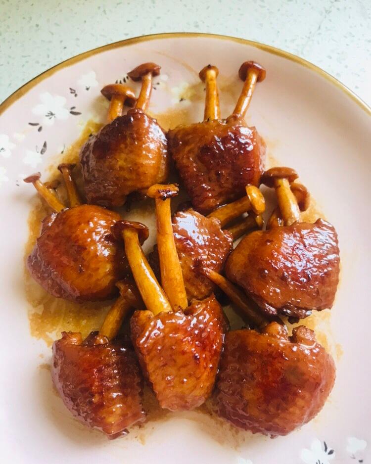 鸡翅这样做，上桌就抢光了——鸡翅包海鲜菇🍄