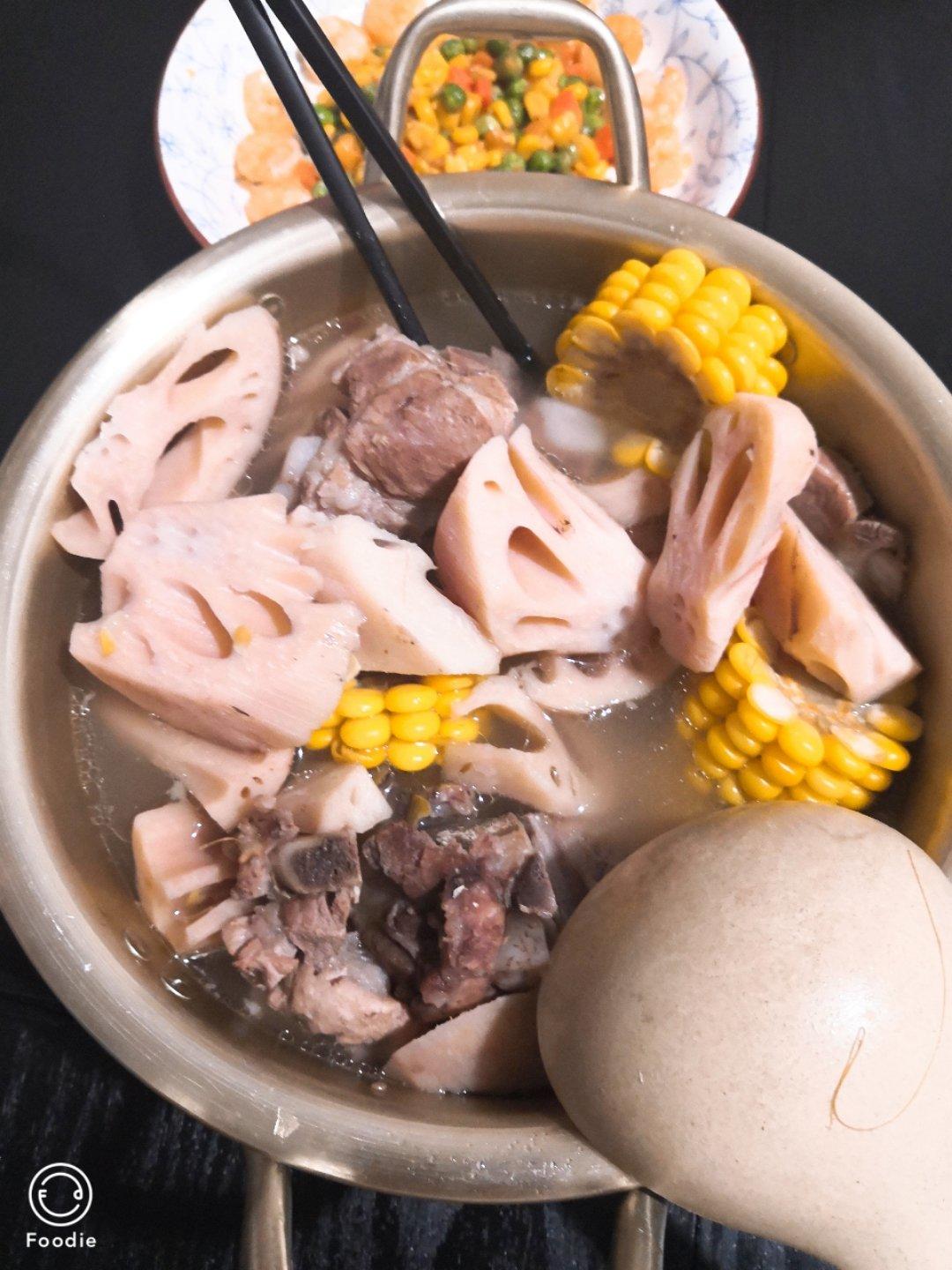 莲藕玉米排骨汤