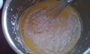 芒果轻乳酪蛋糕的做法 步骤3