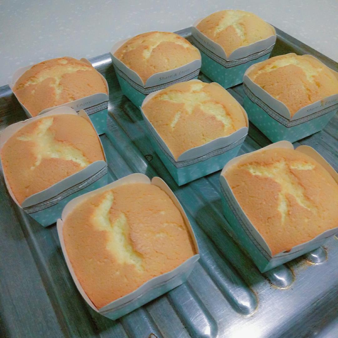 原味戚风纸杯蛋糕（烤箱做纸杯蛋糕）