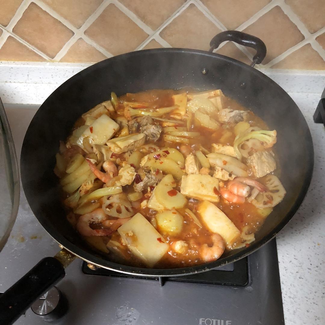 超简单的明虾鸡爪煲