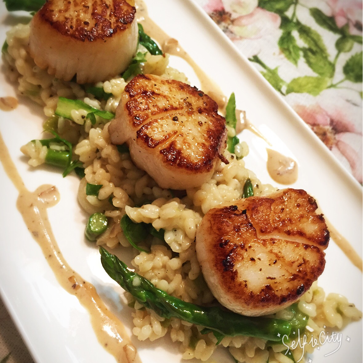 嫩煎扇贝配意式芦笋炖饭 pan seared scallops with asparagus risotto