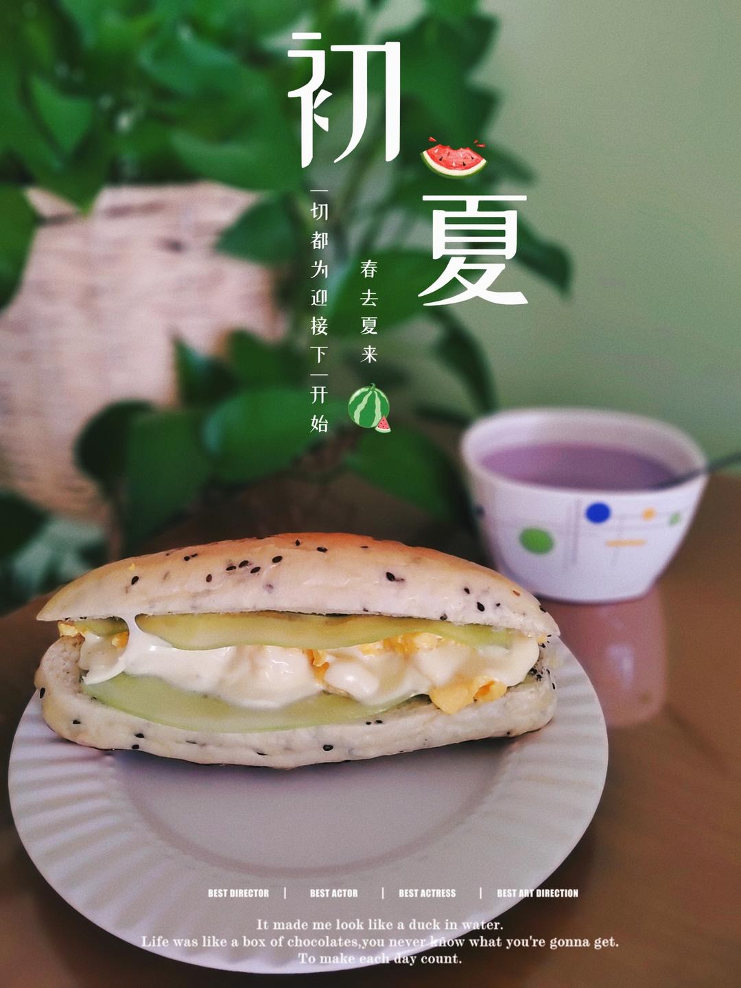 生巧+奶油+黑芝麻面包=鸭血包！！ 还是生巧牛乳面包更好听？