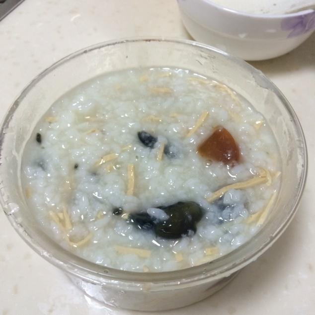 豆腐丝皮蛋粥的做法