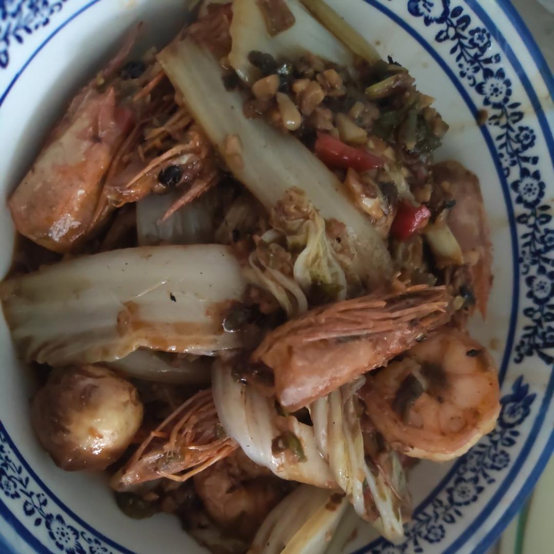#换一种大虾的吃法，这样吃很下饭# 白菜炒虾
