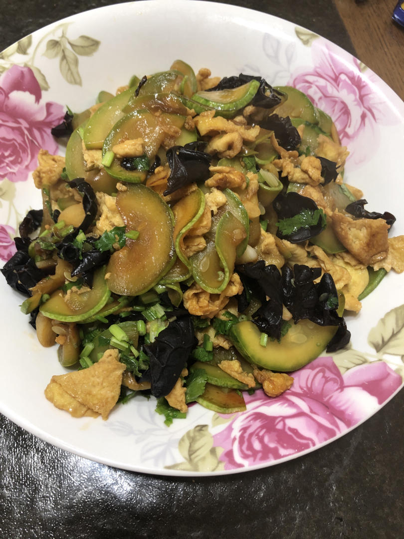 西葫芦木耳炒蛋