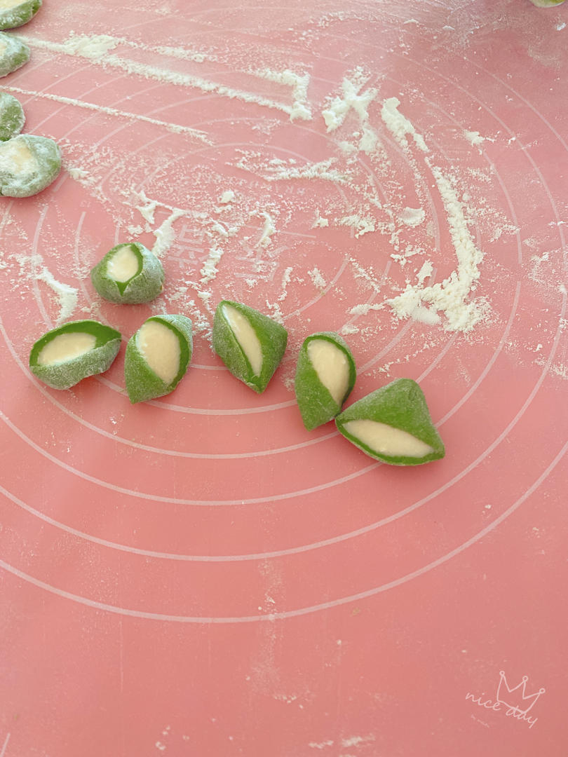 翡翠白玉白菜饺子详细版（附翡翠白玉白菜饺子包法，翡翠白玉饺子皮两种制法，面包机和面，翡翠白玉烧卖，各种馅料搭配）