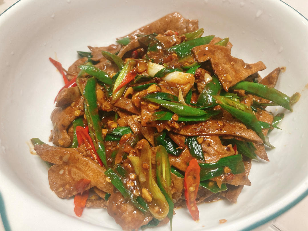 野性十足的湘西名菜【土匪猪肝】，吃它一定要备足米饭！