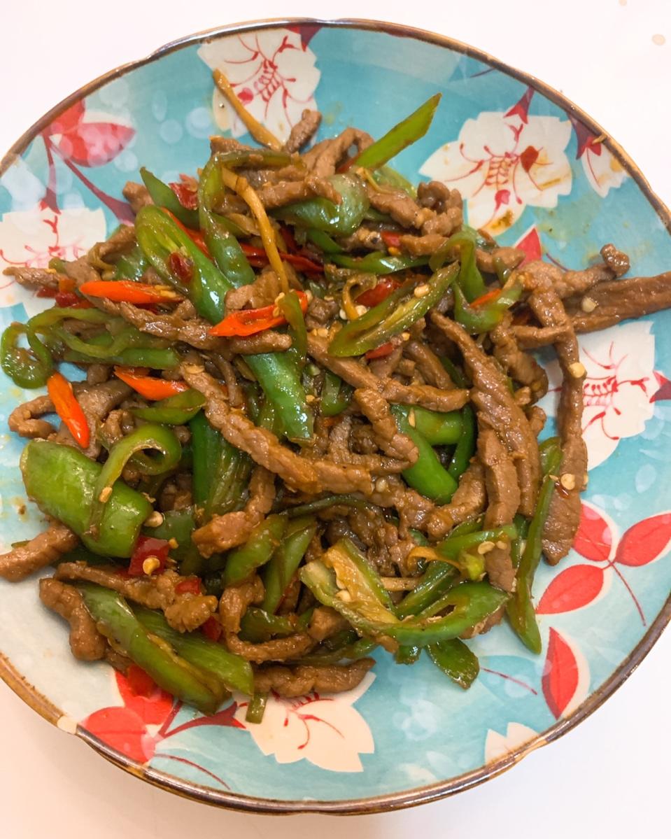 厨师长教你：“青椒牛肉丝”的家常做法，家乡的味道，先收藏了