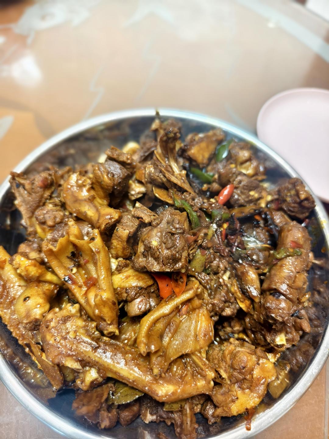 传统正宗的啤酒鸭配方和做法，鲜嫩香浓，只需炒千万不要焯水