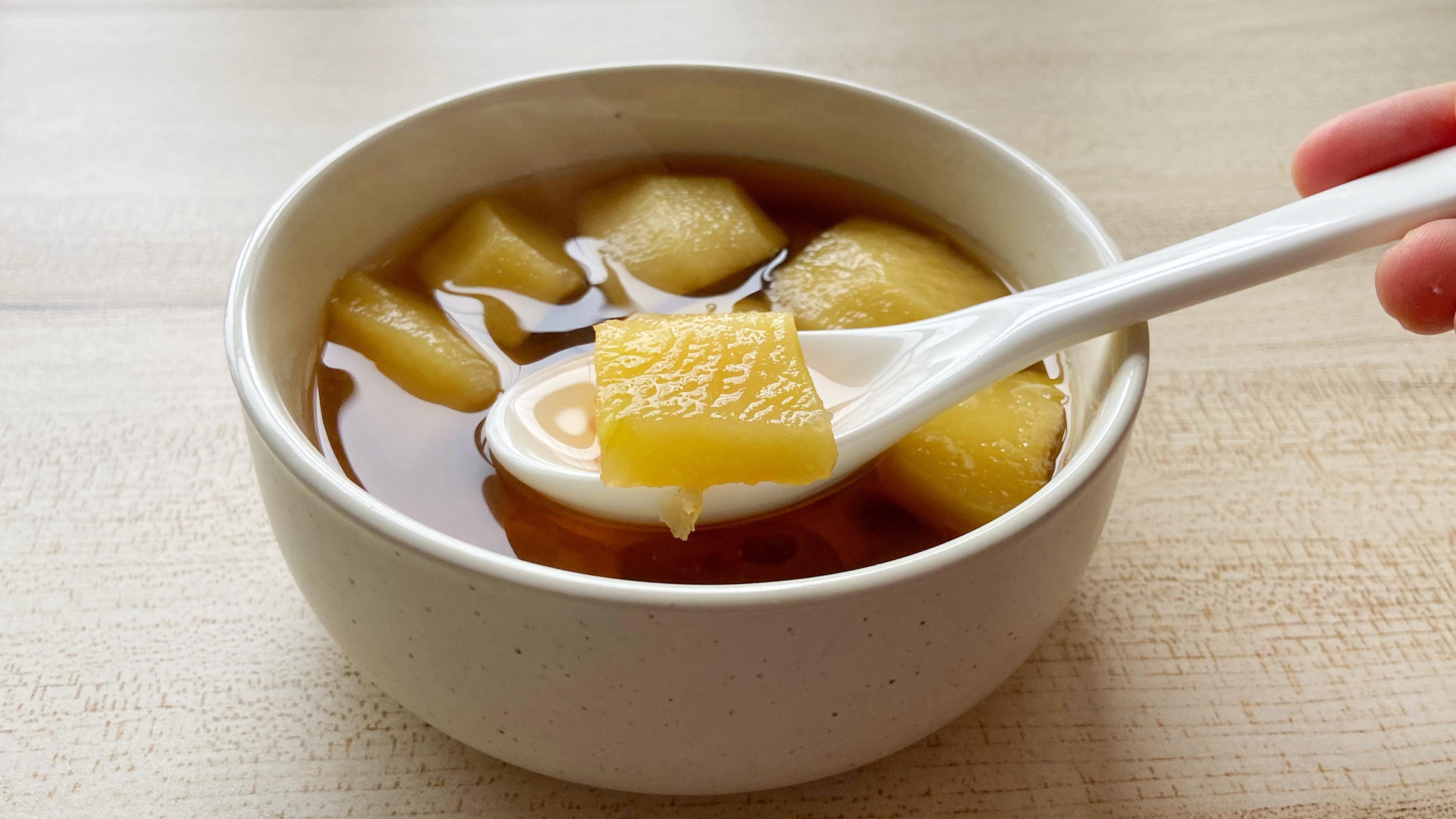秋季养生汤水-山楂苹果汤的做法