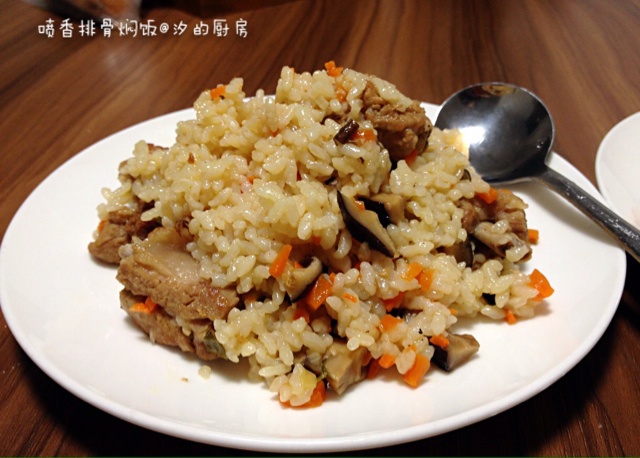 喷香排骨焖饭（爆好吃）