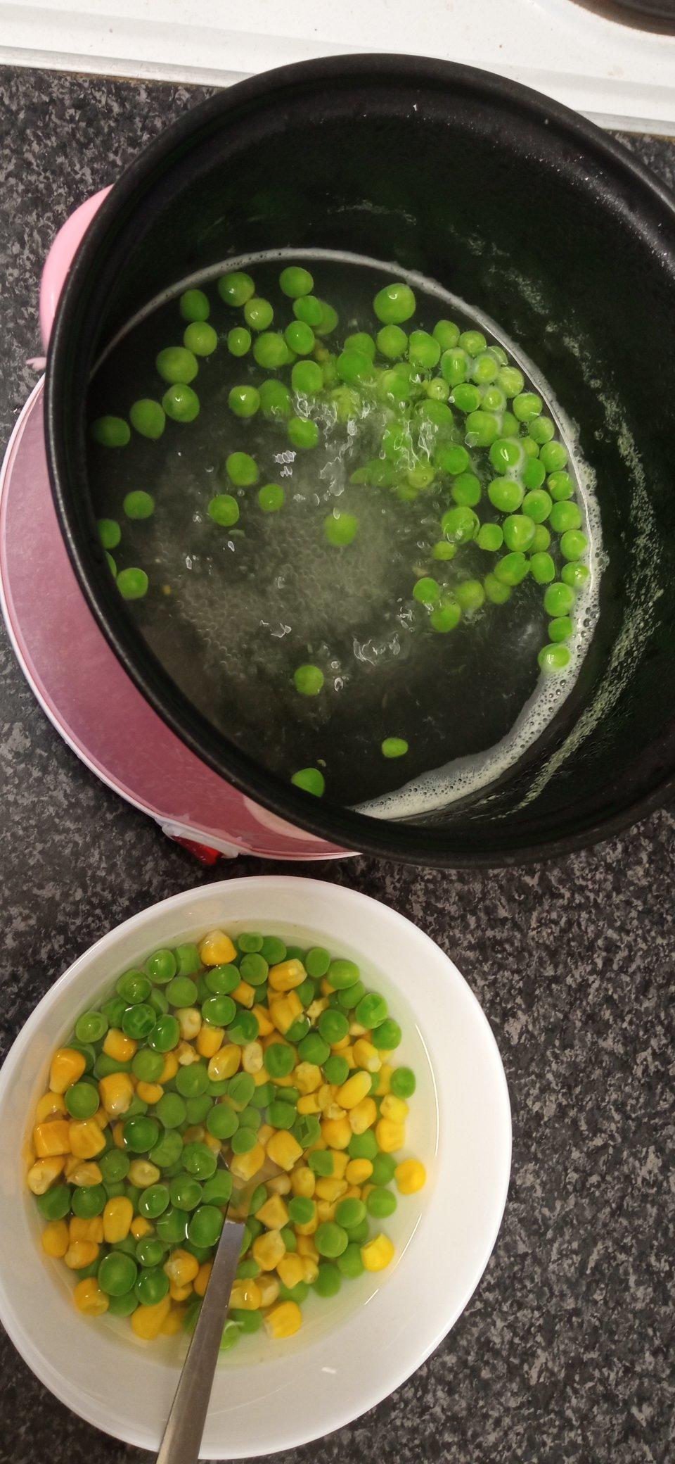 超级简单快手的清炒胡萝卜青豆甜玉米