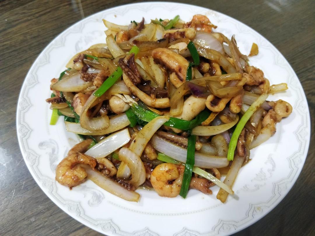 爆炒鱿鱼须，加上这一步，可以与铁板鱿鱼媲美