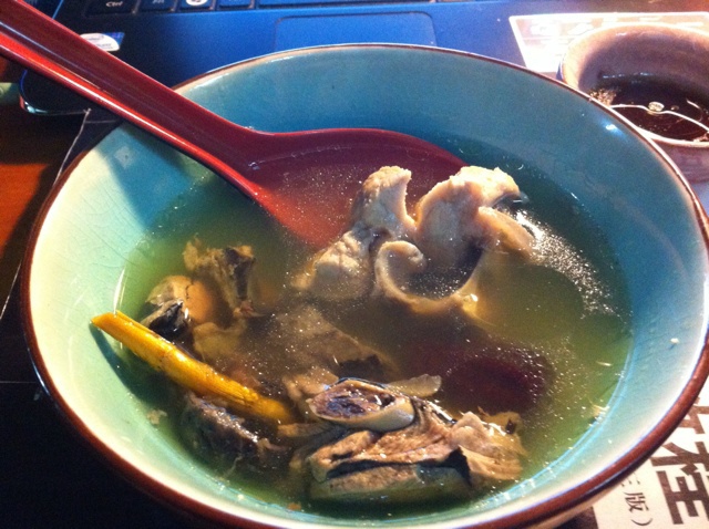 石斛花旗参灵芝煲乌鸡
