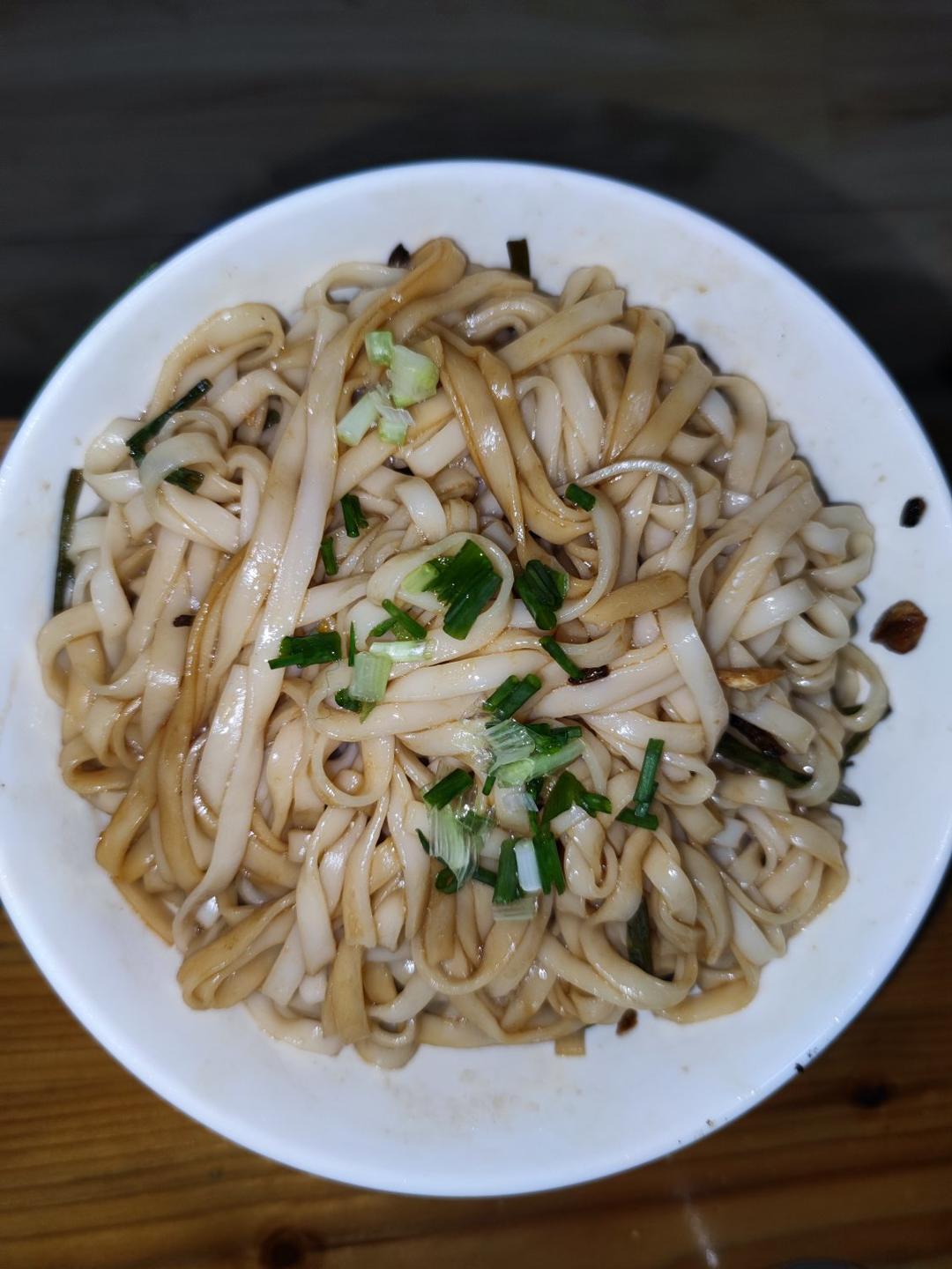 10分钟搞定的一碗葱油拌面