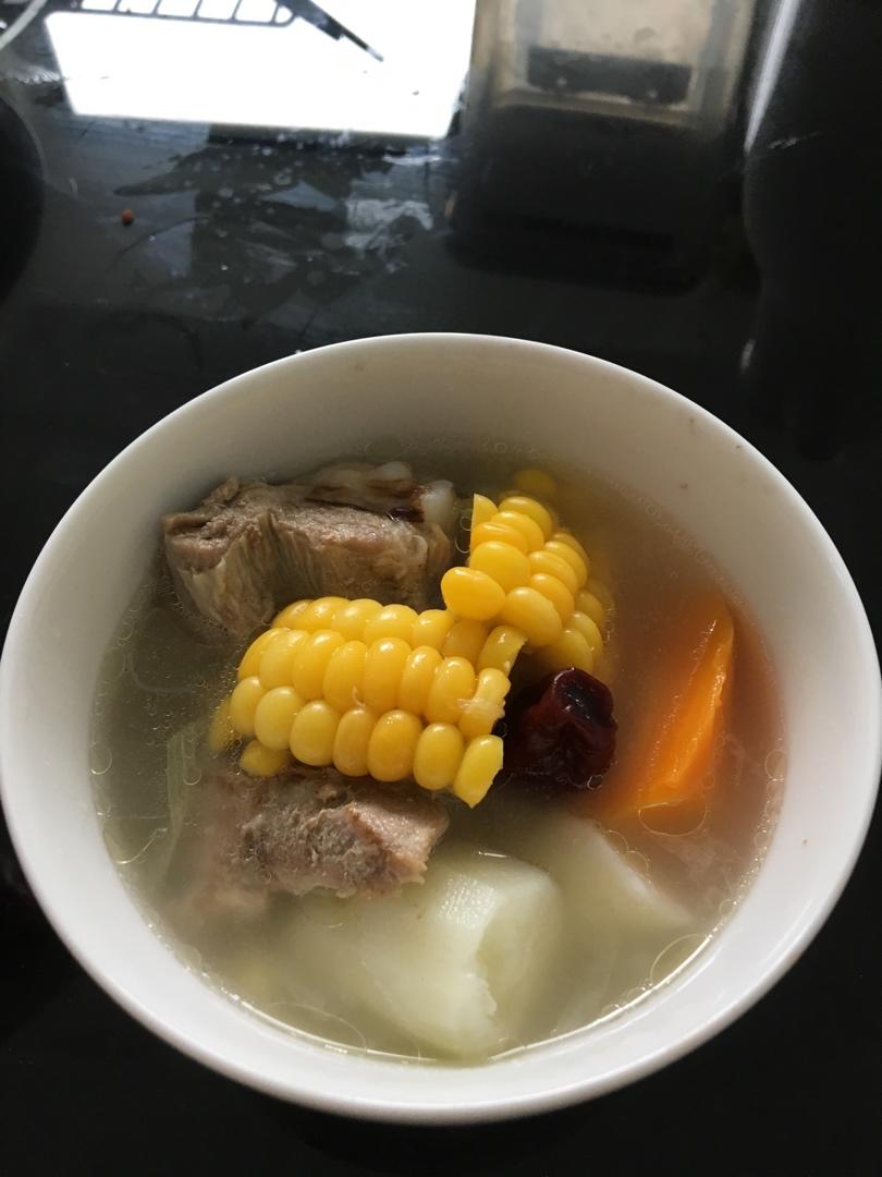 连吃三碗的玉米山药排骨汤