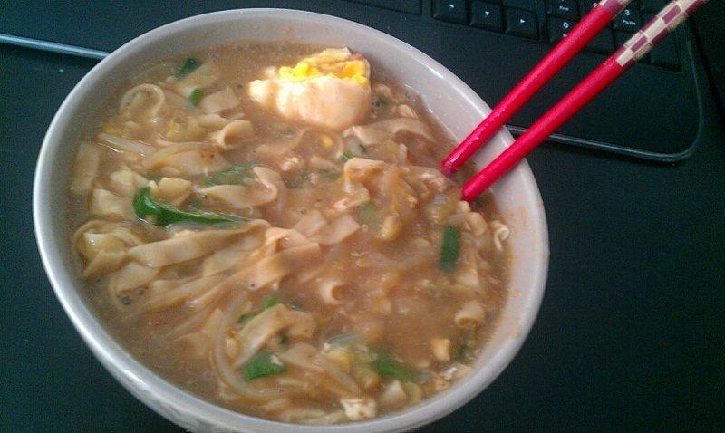 牛奶海鲜酱果蔬面汤的做法