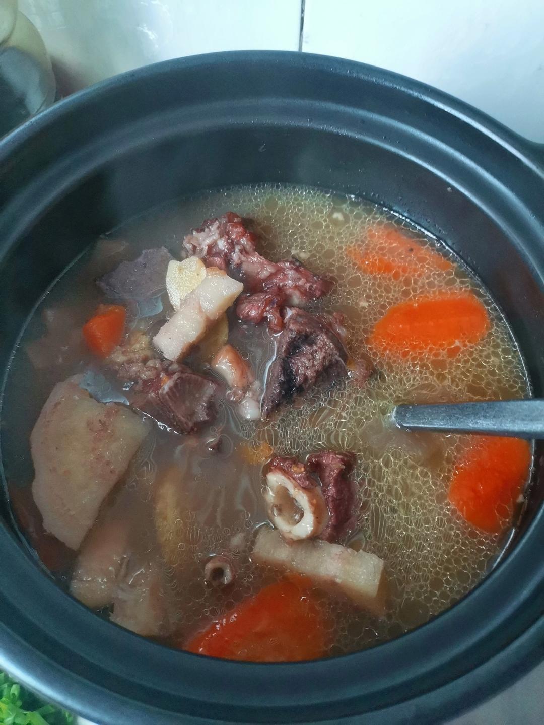 粉葛赤小豆扁豆豬骨湯