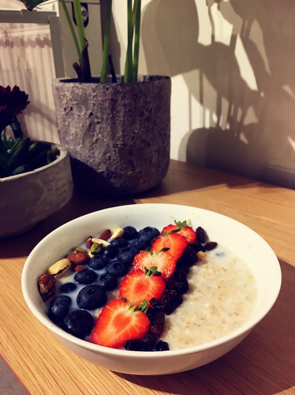 蓝莓奶香麦片粥