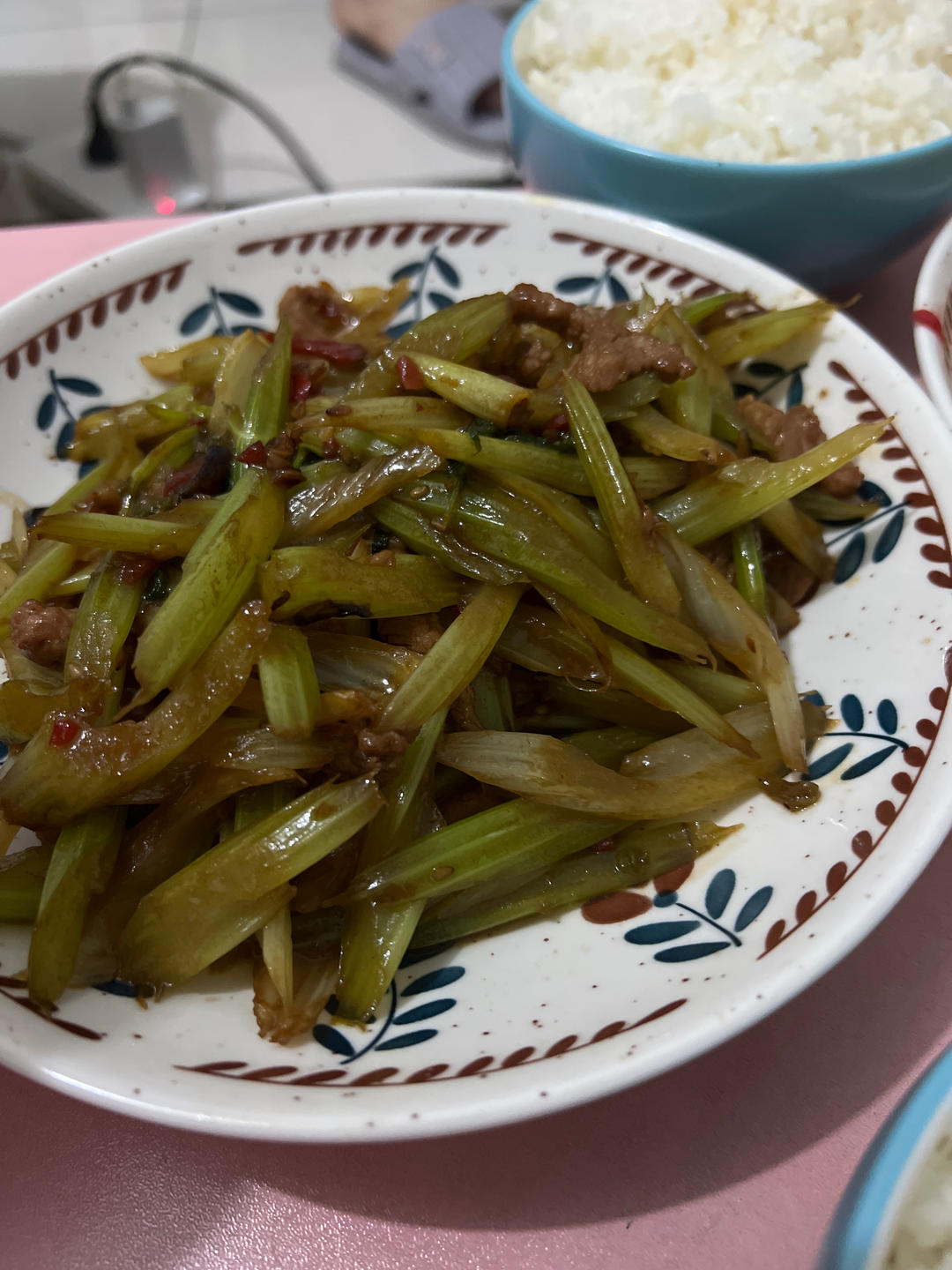 下饭芹菜炒肉