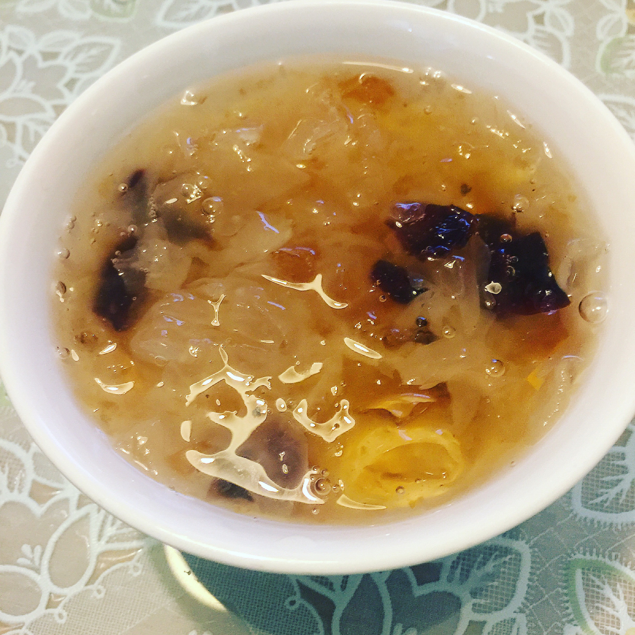 小zhu爱爱爱面食做的桃胶皂角米炖银耳