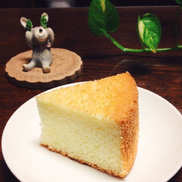 超简单完美戚风蛋糕（6寸2蛋）附打发、翻拌、脱模视频