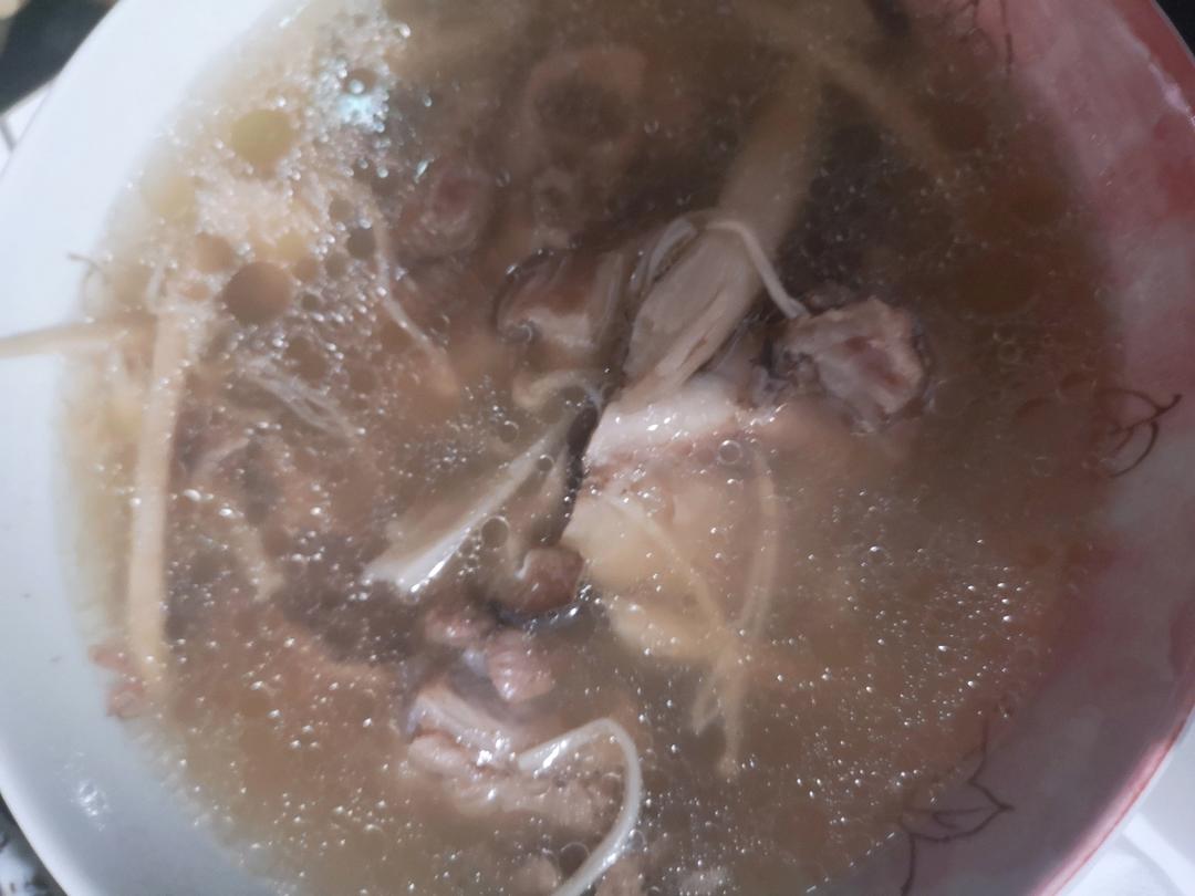 养生菌菇排骨汤🥣多喝骨头汤补钙增强免疫力