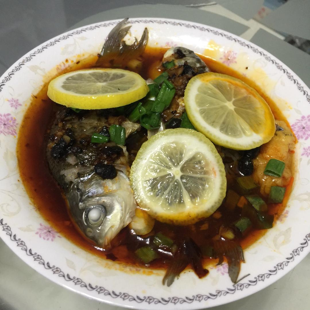 柠檬蒸鲈鱼
