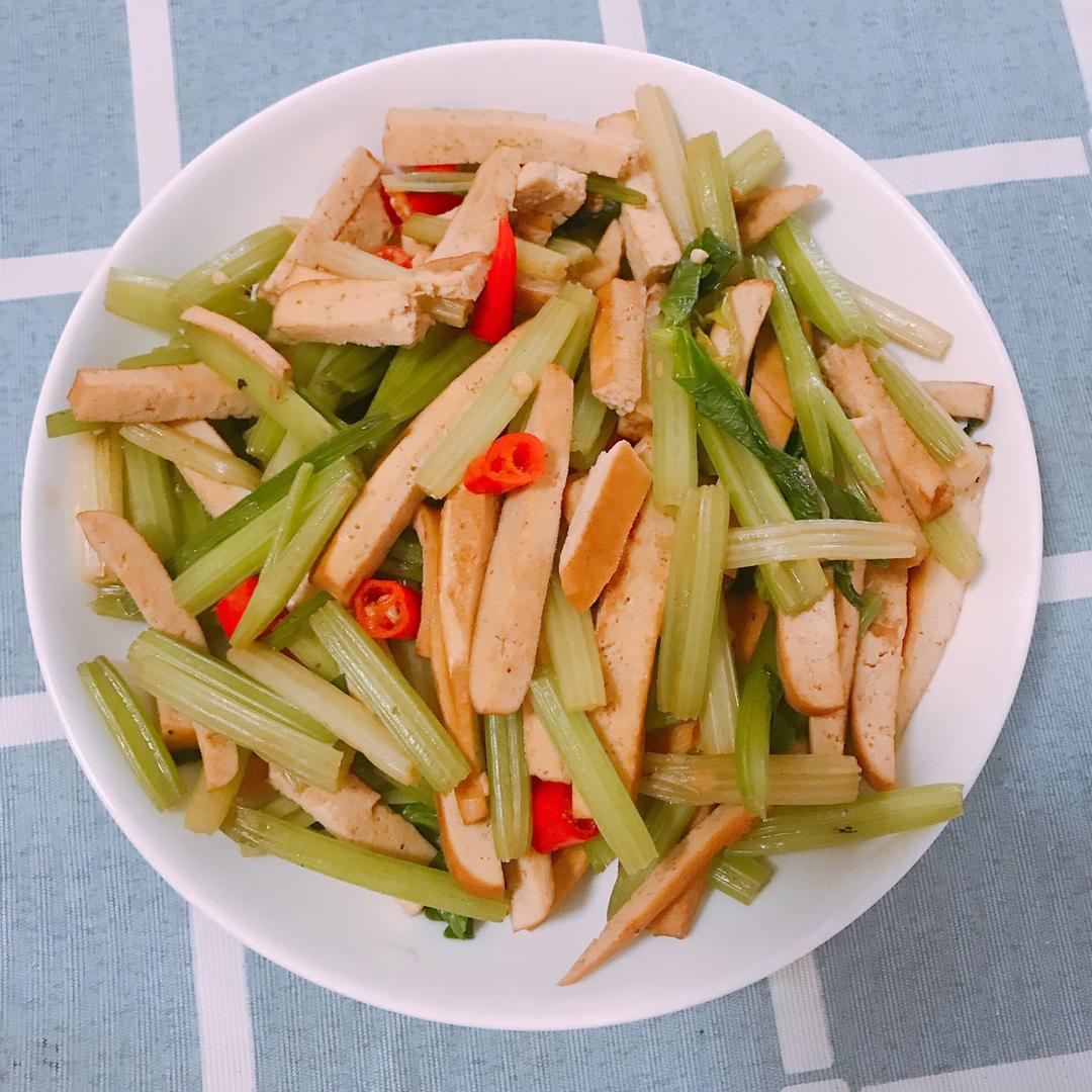 素菜：芹菜炒豆腐干